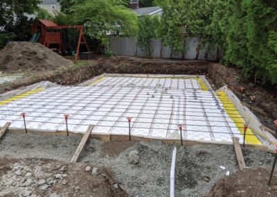 The first forms are set at the base of an ICF pool with a steel rebar grid preparing for a future concrete pour.